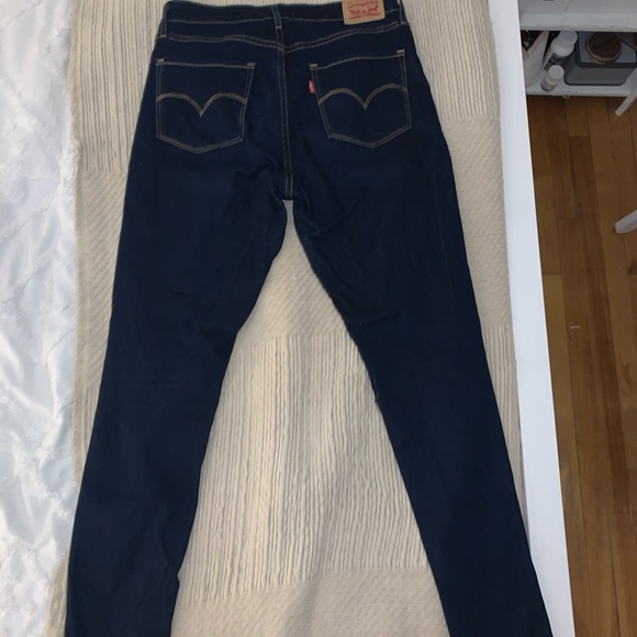 Dark washed Levi’s - Picture 2 of 4